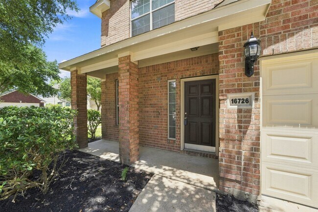 16726 Vivian Point Ln