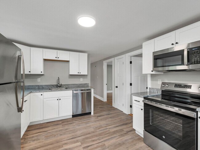 Building Photo - 175 Pleasant St Unit 2A