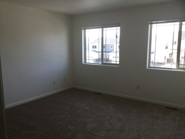 Photo - 3 BEDROOM, 2.5 BATHROOM SADDLE RIDGE TWINHOME