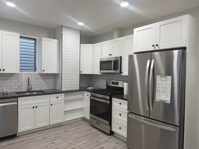 Building Photo - 329 36th St Rental