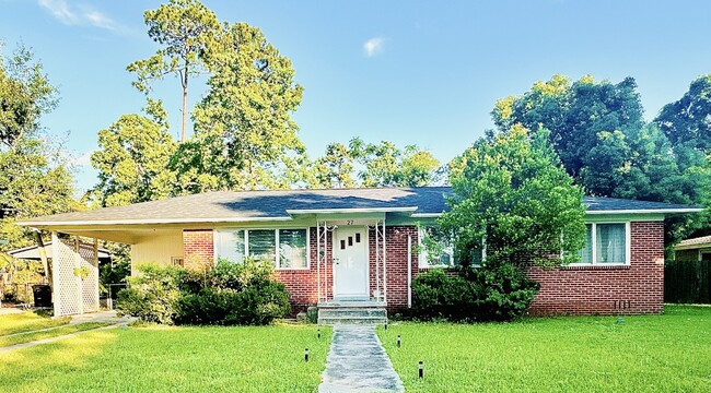 Building Photo - 27 Escalona Ave