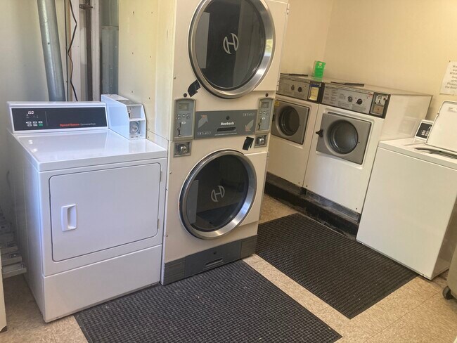 laundry room - 211 Tower Dr Unit 112