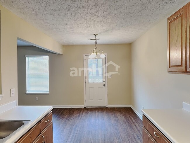 Photo - 186 Dean Way