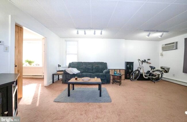 Photo - 206 E Hinckley Ave