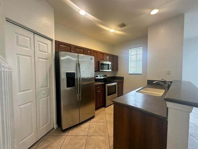 Building Photo - 2011 Nassau Dr Rental