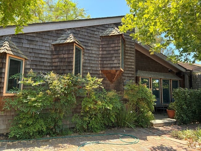 Building Photo - Gorgeous North Davis 3 bedroom available f... Rental