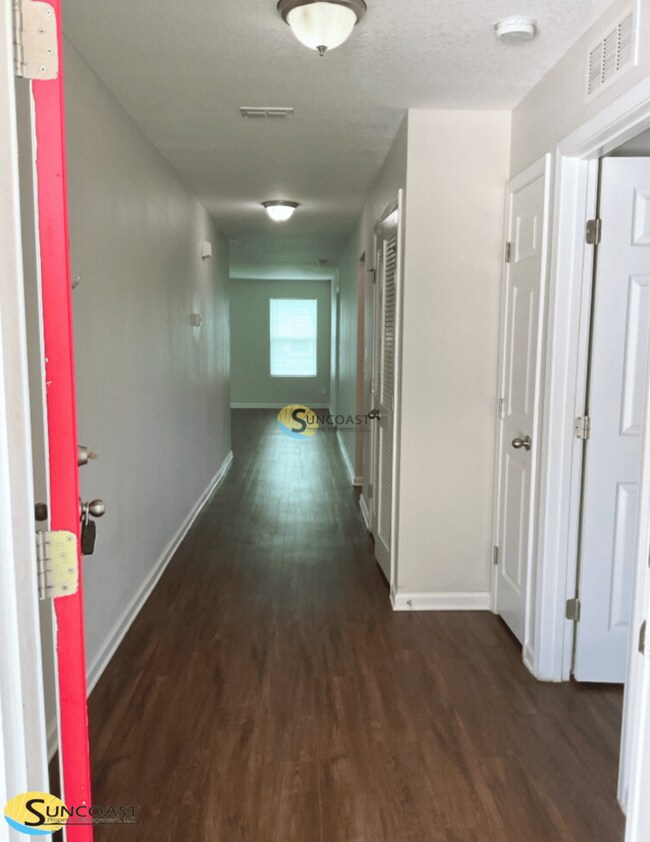 Photo - 8018 Hastings St