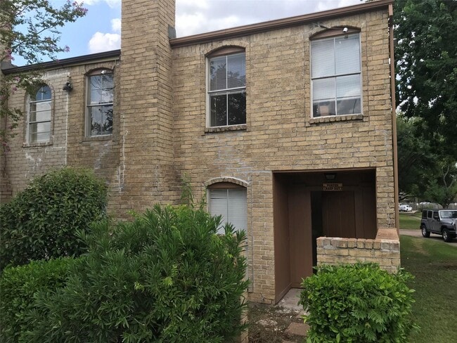 Building Photo - 8646 Maplecrest Dr Rental