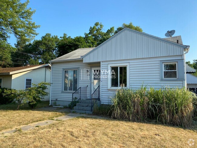 Building Photo - 3 Bedroom Bungalow in Wyoming- Fenced Yard... Rental