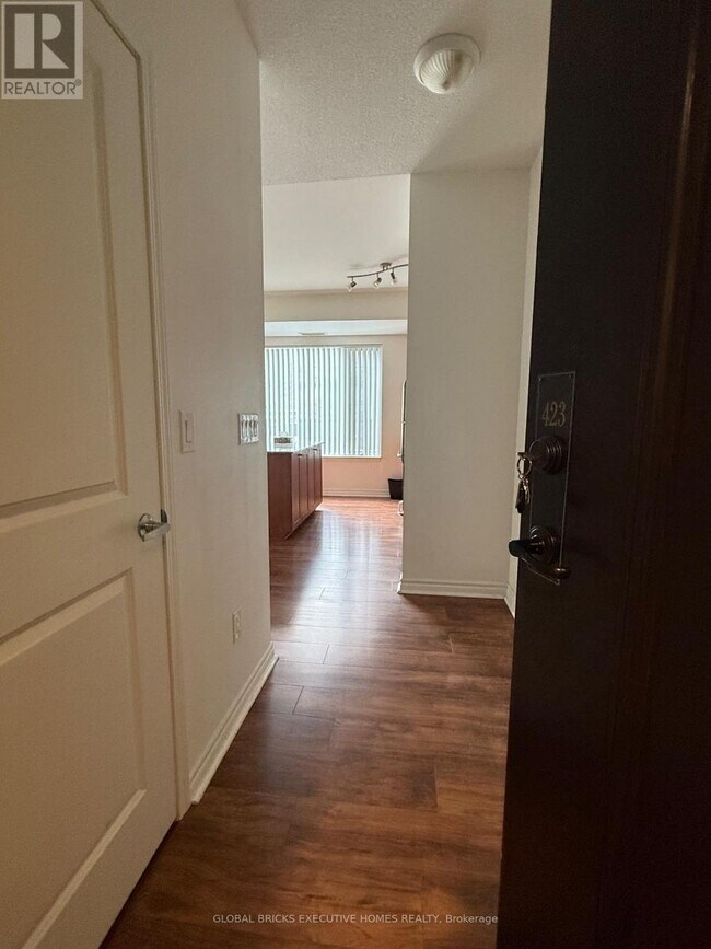 Photo - 385 Prince of Wales Dr Unit 423