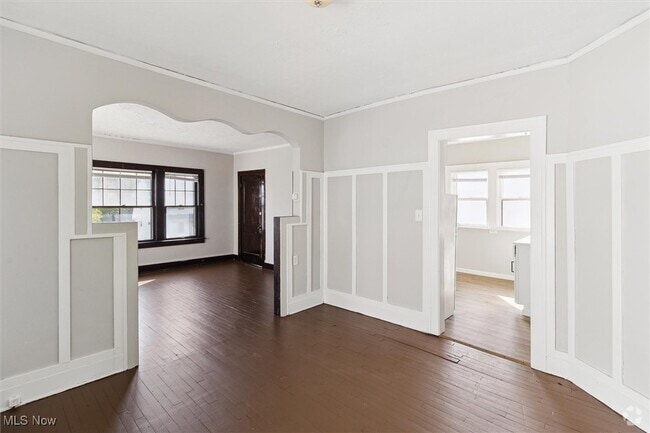 Building Photo - 1524 E 204th St Unit 2-up Rental