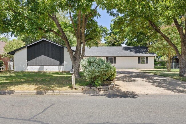 Building Photo - 336 Columbine St