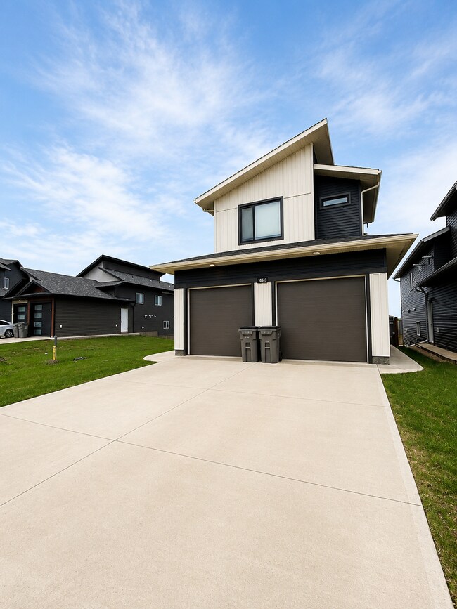 Photo - 10513-10133 133 Ave.
