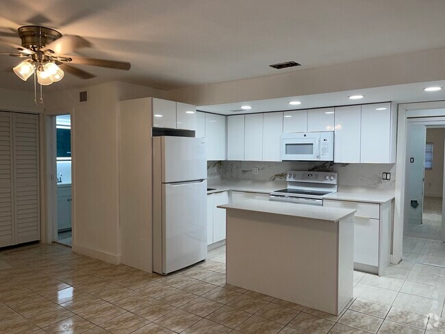 Building Photo - 1405 NW 121st St Rental