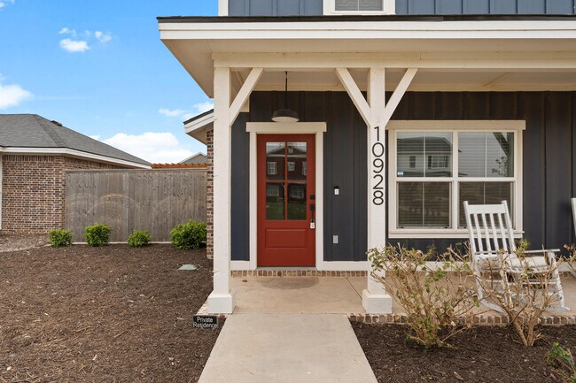 Photo - 10928 Norwich Ave