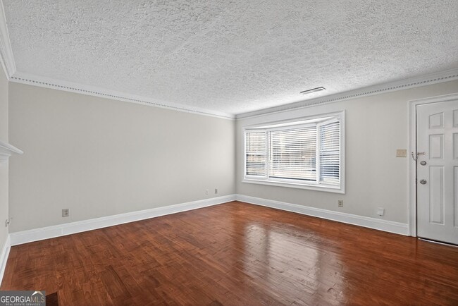 Photo - 898 Chippendale Ln