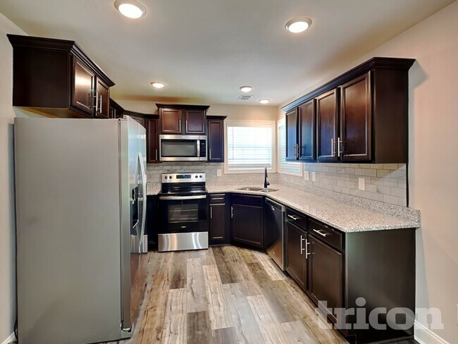 Photo - 492 Woodtrace Dr