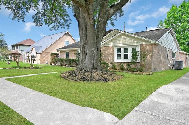 Photo - 4738 Whispering Falls Dr