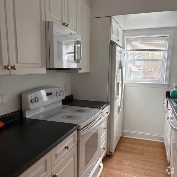 Building Photo - 140 Newton St Unit 5 Rental