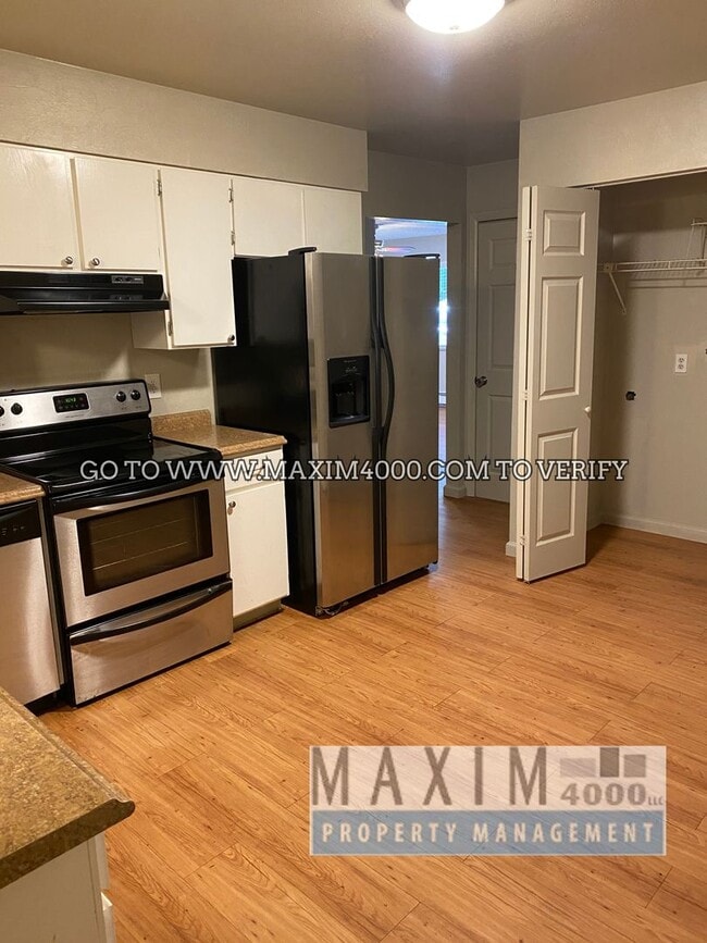 Photo - 1035-1037 CEDAR WAY Unit 1037