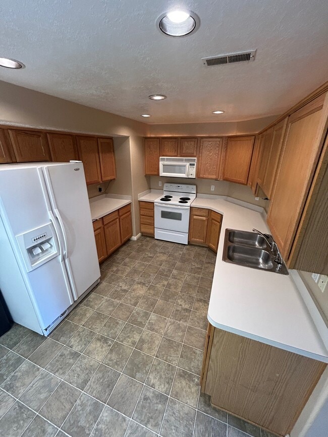 Photo - 8088 N Ridge Loop W