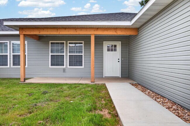 BRAND-NEW 4BR/2BA Duplex/Patio home with Garage - Available Now near Hollister, Schools