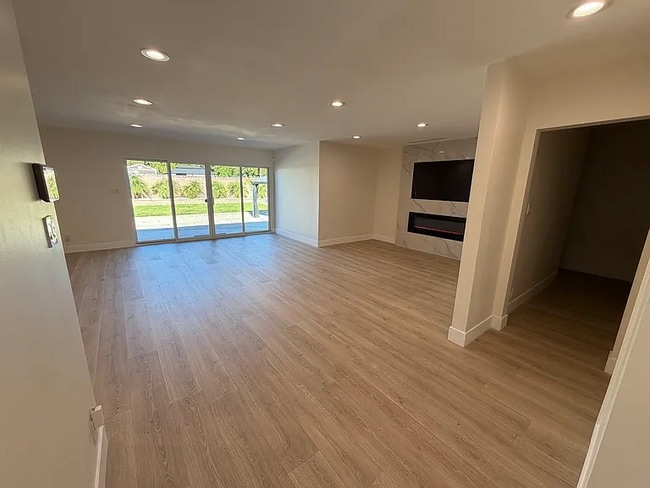 Photo - 20345 Gresham St