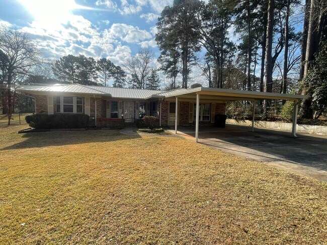 Photo - Country Feel In The City! A Must See!