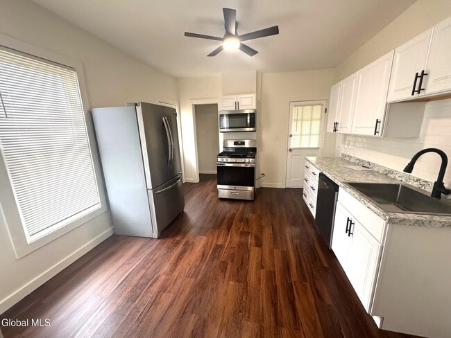 Photo - 577 6th Ave