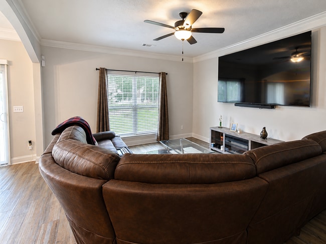 Photo - 4045 Cottingham Wy