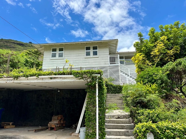 Photo - Renovated 3BR/2BA Home with Ocean Views – Aina Haina
