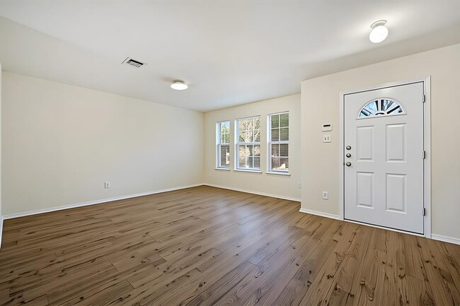 Photo - 11112 Chatam Berry Ln