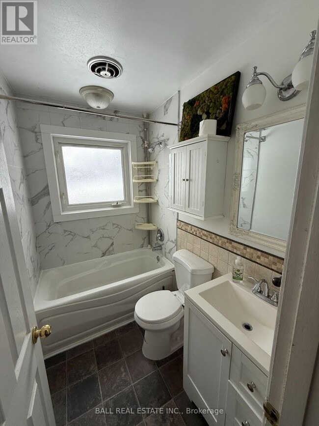 Photo - 468 Bellevue St