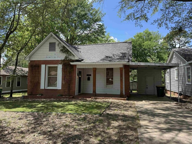 Photo - 1704 N Taylor St House