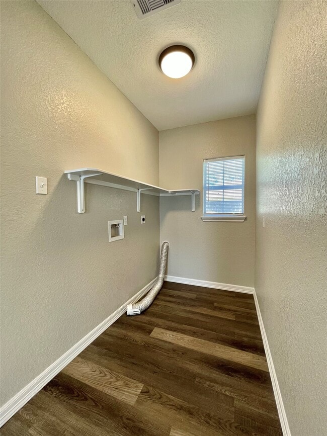 Photo - 305 N Avenue A