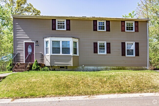 Building Photo - Gwinhurst - Fully updated 4 bedroom, 2 bat... Rental