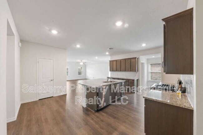 Photo - 503 Willow View Way