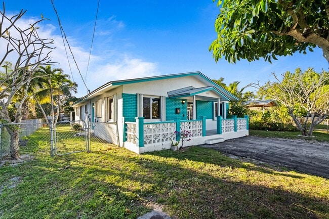 Photo - Comfortable Oakland Park Living - 3BR with Outdoor Space