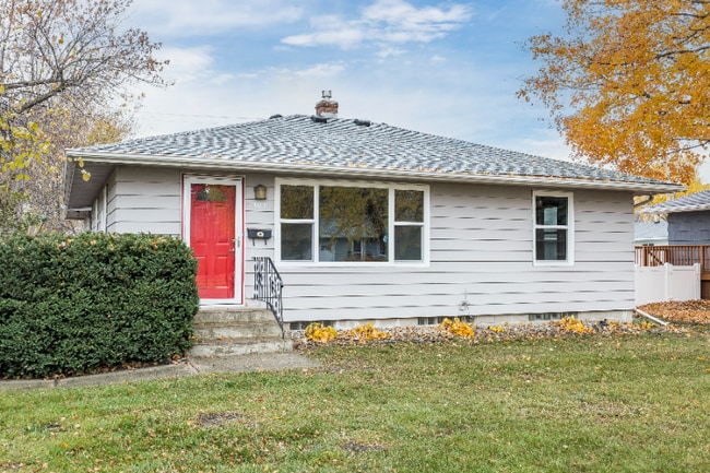 Photo - 301 W 2nd St