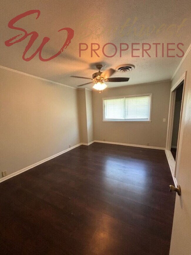 Photo - Spacious, bright updated 4 bedroom 3 bath close to campus!!