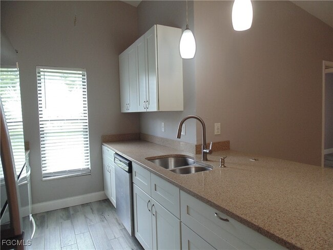 Building Photo - 5120 SW Courtyards Ct Rental
