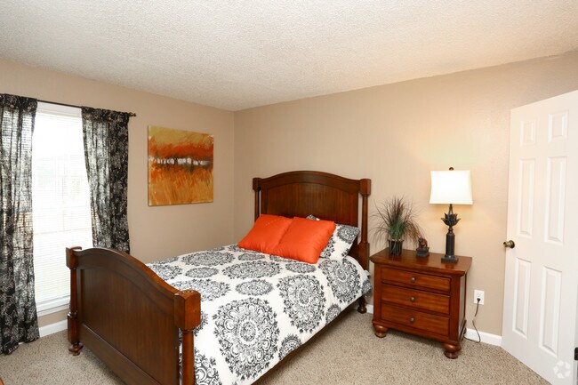 1BR, 1BA - 696SF - Bedroom