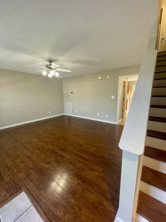1031 Middle View Dr
