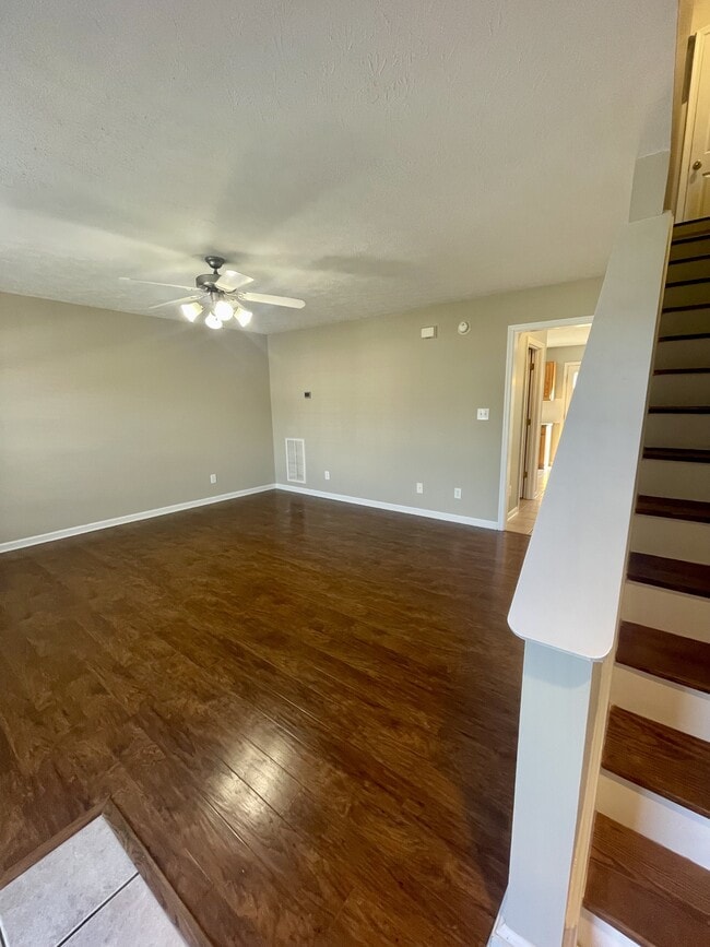 Photo - 1031 Middle View Dr