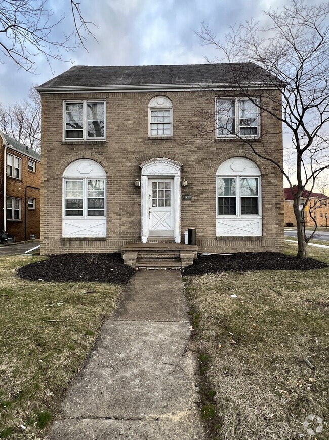 Building Photo - Spacious one bedroom West Toledo Apartment Unit 3