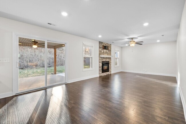 Photo - Pet Friendly Four Bedroom!