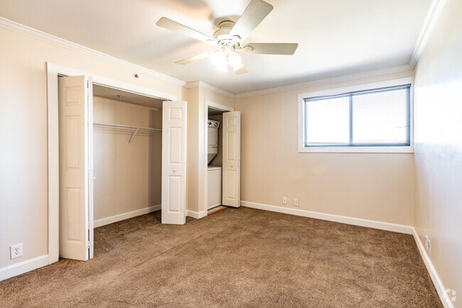 1BR, 1BA - 760SF - Bedroom - Heatherwood Apartments