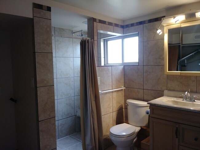 Photo - Awesome 4 Bed 2.5 Bath House