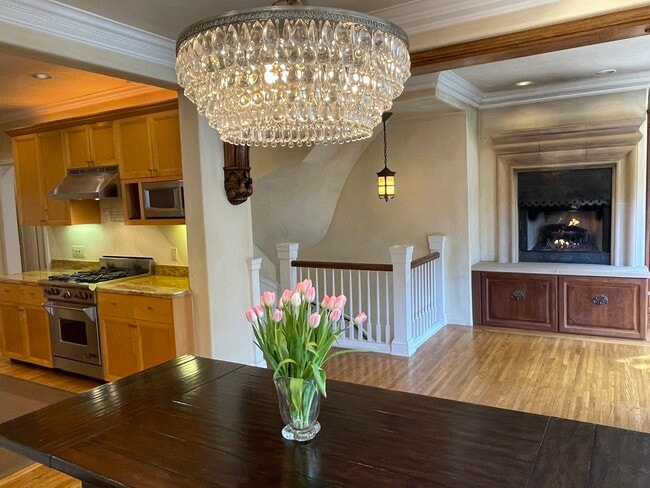 Photo - 408 Lombard St