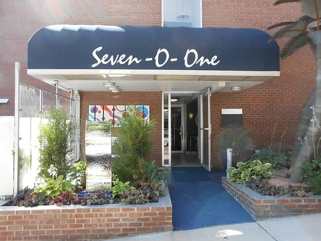 Building Photo - LOCATION LOCATION! Exceptional opportunity to rent a residence in a prime location in Governors P... Unit 104